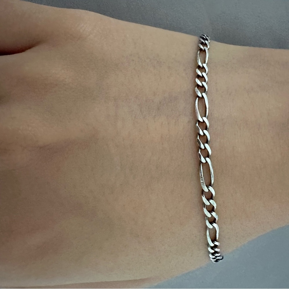 925 sterling silver Figaro Chain Bracelet in Silver Tone